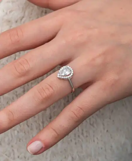 Gümüş Beyaz Zirkon Taşlı Damla Kadın Yüzük