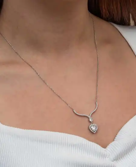 Gümüş Beyaz Zirkon Taşlı Kalp Kadın Kolye