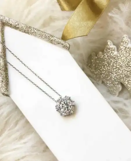 Gümüş Buz Beyazı Baget Taşlı Bayan Kolye