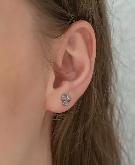 Gümüş Çiçek Çivili Bayan Küpe