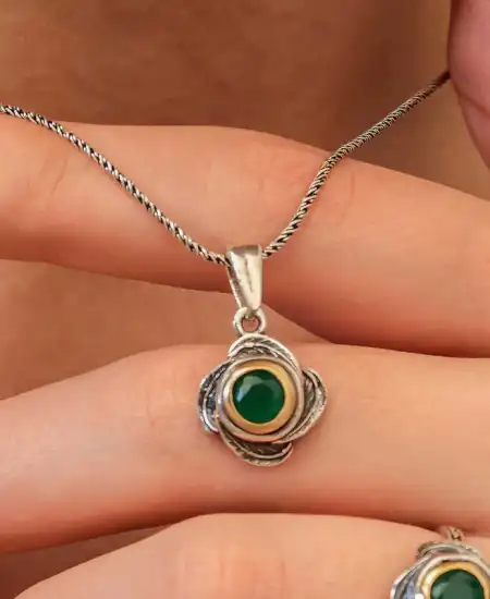 Gümüş Çiçek Desenli Otantik Kadın Kolye