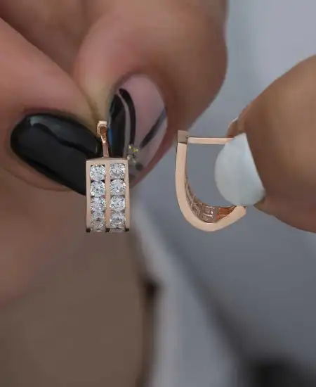 Gümüş Çift Sıra Beyaz Taşlı J Kadın Küpe