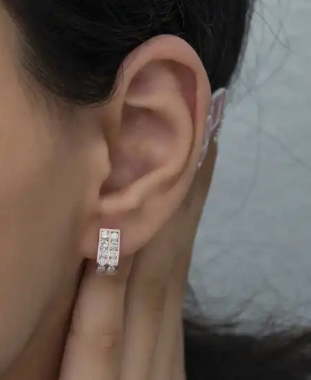 Gümüş Çift Sıra Beyaz Taşlı J Kadın Küpe