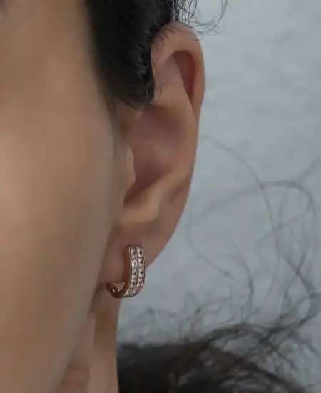 Gümüş Çift Sıra Beyaz Taşlı J Kadın Küpe