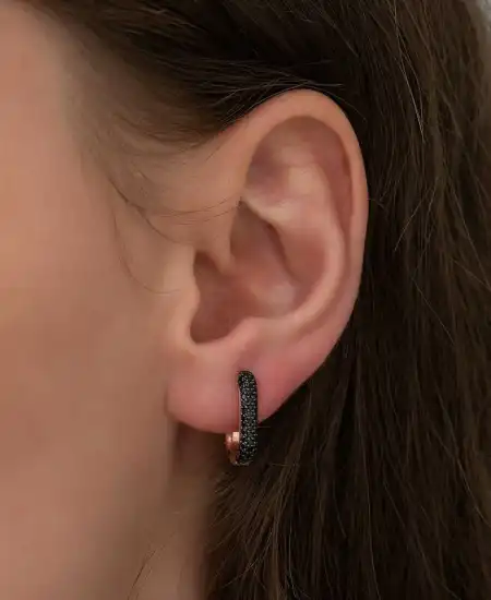 Gümüş Çift Taraflı Siyahtaşlı J Bayan Küpe