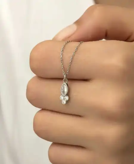 Gümüş Çiğ Damlası Mekik Tektaş Bayan Kolye