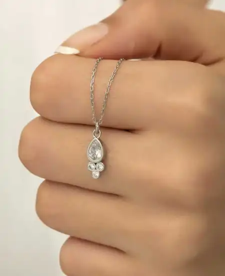 Gümüş Çiğ Damlası Tektaş Bayan Kolye