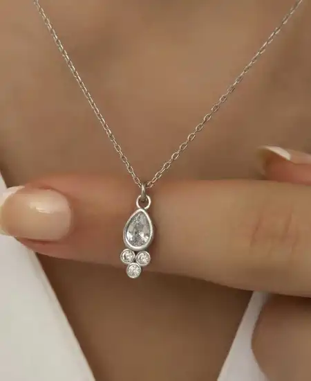 Gümüş Çiğ Damlası Tektaş Bayan Kolye