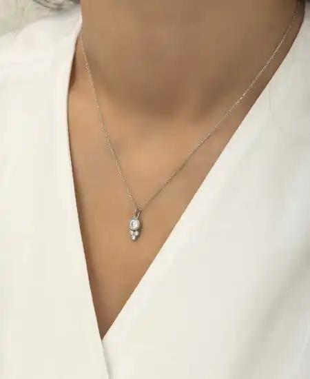 Gümüş Çiğ Damlası Yuvarlak Tektaş Bayan Kolye