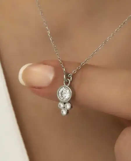 Gümüş Çiğ Damlası Yuvarlak Tektaş Bayan Kolye