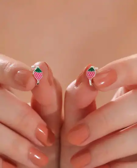 Gümüş Çilek Çocuk Küpesi