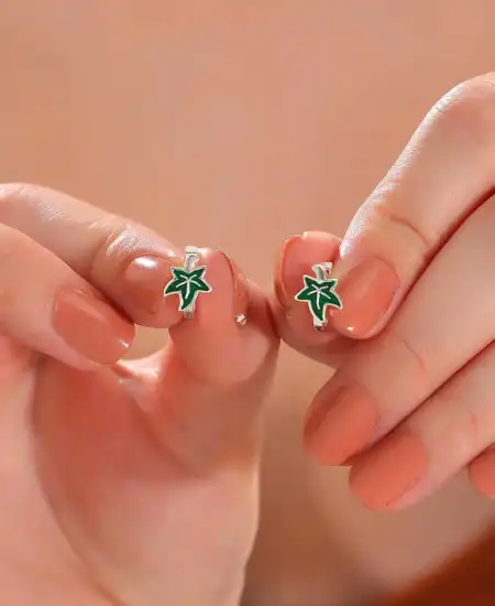 Gümüş Çınar Yaprağı Çocuk Küpesi