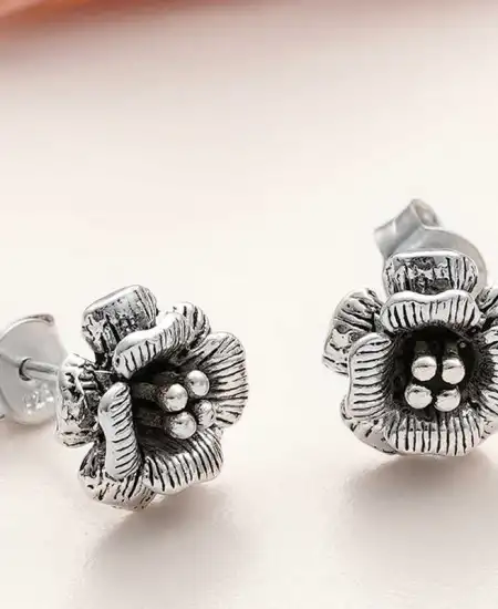 Gümüş Çivili Gül Kadın Küpe