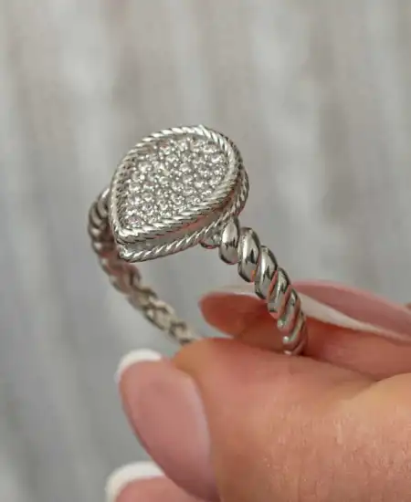 Gümüş Damla Zirkon Taşlı Kadın Yüzük