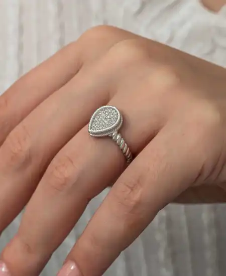 Gümüş Damla Zirkon Taşlı Kadın Yüzük