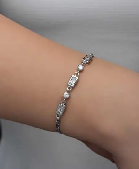 Gümüş Dikdörtgen Zirkon Taşlı Kadın Bileklik