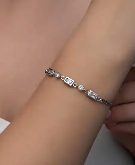 Gümüş Dikdörtgen Zirkon Taşlı Kadın Bileklik