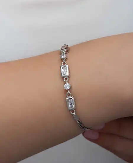 Gümüş Dikdörtgen Zirkon Taşlı Kadın Bileklik