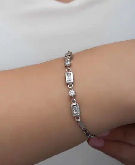 Gümüş Dikdörtgen Zirkon Taşlı Kadın Bileklik