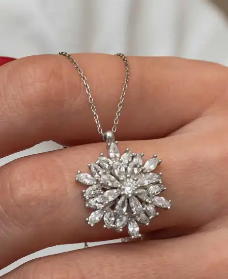 Gümüş Dönen Kar Tanesi Lotus Çiçeği Kolye