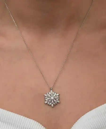 Gümüş Dönen Kar Tanesi Lotus Çiçeği Kolye