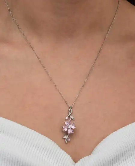 Gümüş Dönen Pembe Yonca Kadın Kolye