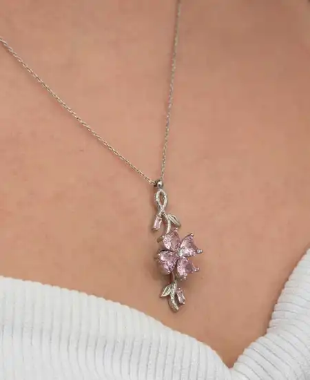 Gümüş Dönen Pembe Yonca Kadın Kolye