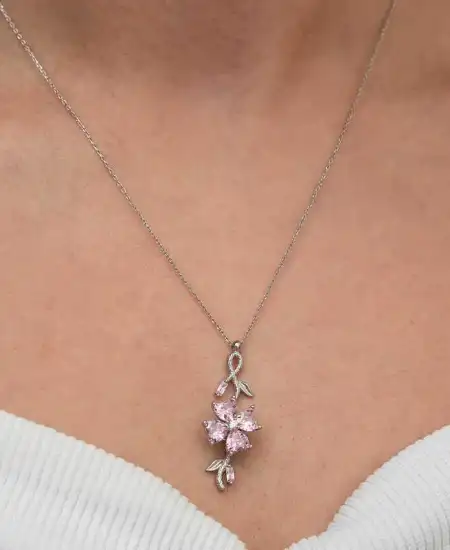 Gümüş Dönen Pembe Yonca Kadın Kolye