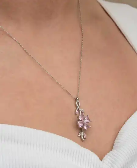 Gümüş Dönen Pembe Yonca Kadın Kolye