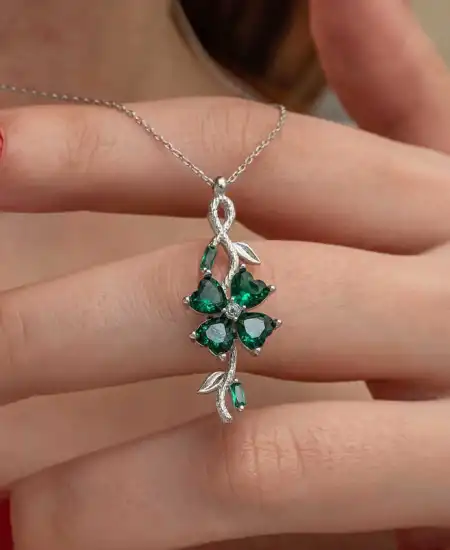 Gümüş Dönen Yeşil Yonca Kadın Kolye