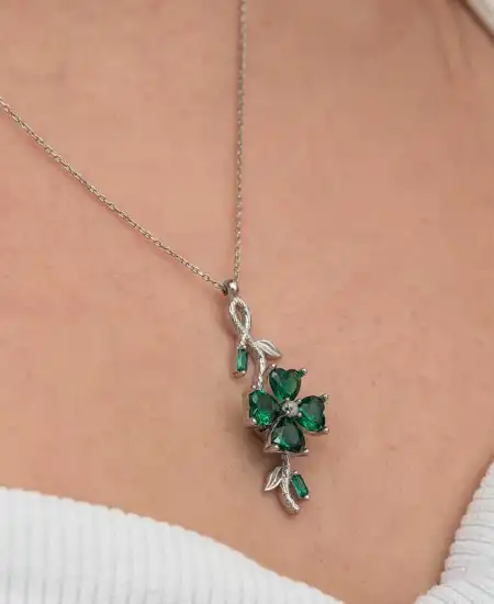 Gümüş Dönen Yeşil Yonca Kadın Kolye