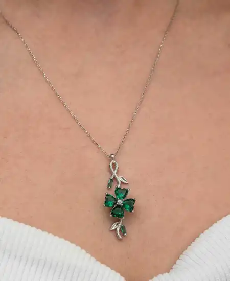 Gümüş Dönen Yeşil Yonca Kadın Kolye