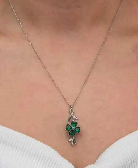 Gümüş Dönen Yeşil Yonca Kadın Kolye