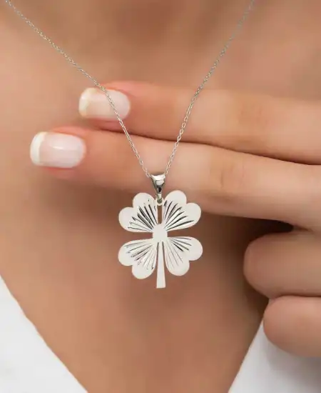 Gümüş Dört Yaprak Yonca Bayan Kolye