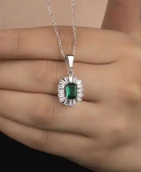 Gümüş Elmas Montür Zümrüt Taşlı Kadın Kolye