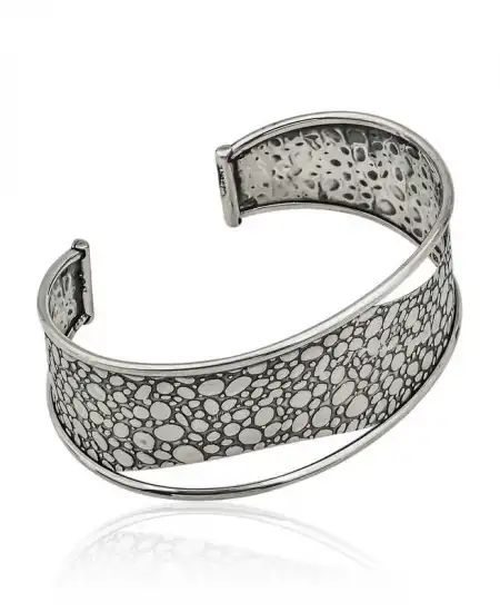 Gümüş Eskitme Desenli Bayan Bilezik