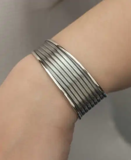 Gümüş Eskitme Desenli Bayan Bilezik