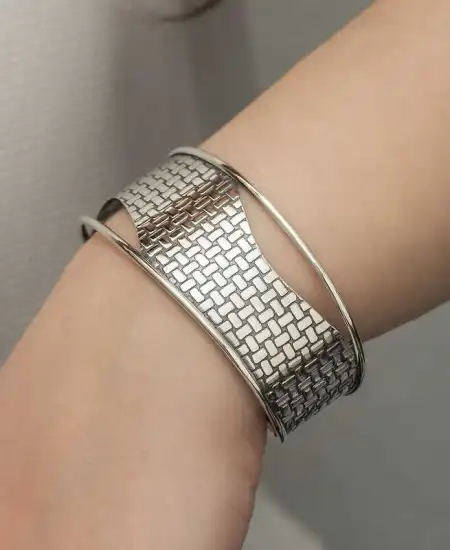 Gümüş Eskitme Desenli Bayan Bilezik