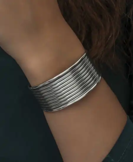 Gümüş Eskitme Desenli Kadın Bilezik