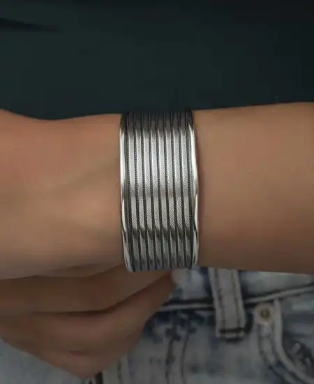 Gümüş Eskitme Desenli Kadın Bilezik