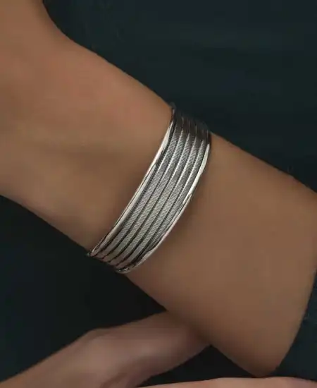 Gümüş Eskitme Desenli Kadın Bilezik