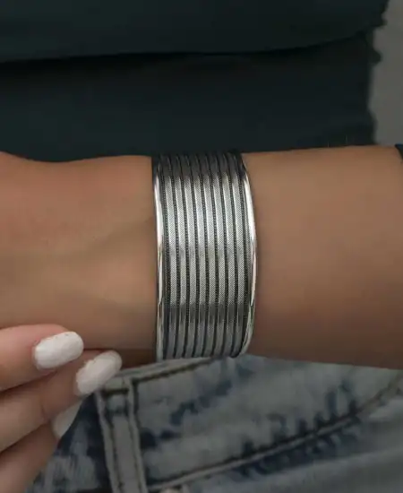 Gümüş Eskitme Desenli Kadın Bilezik