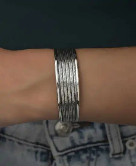 Gümüş Eskitme Desenli Kadın Bilezik