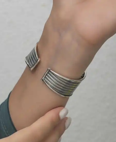 Gümüş Eskitme Desenli Kadın Bilezik