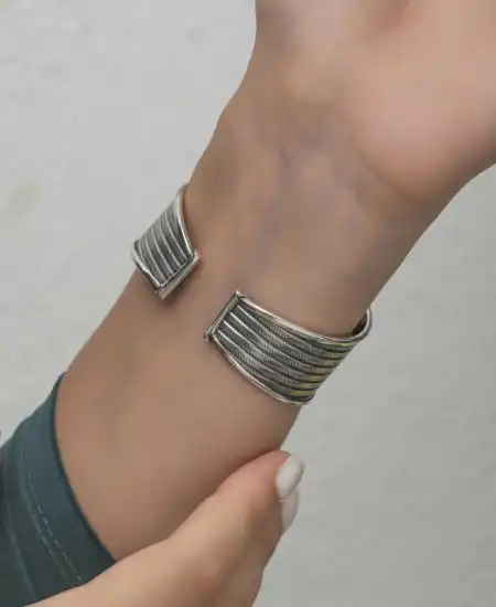 Gümüş Eskitme Desenli Kadın Bilezik