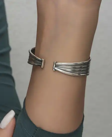 Gümüş Eskitme Desenli Kadın Bilezik