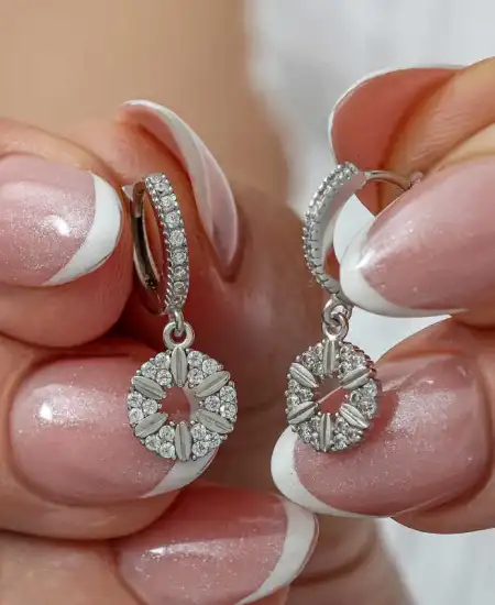 Gümüş Geometrik Desenli Kadın Küpe