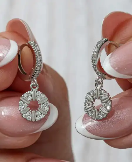 Gümüş Geometrik Desenli Kadın Küpe