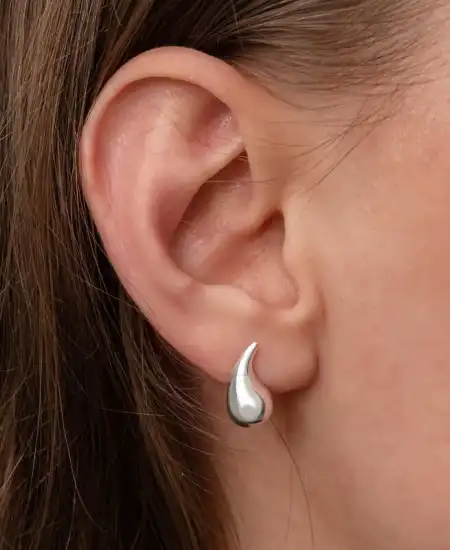 Gümüş Gözyaşı Damla Çivili Kadın Küpe