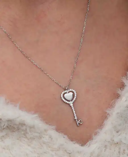 Gümüş Kalpli Anahtar Kadın Kolye